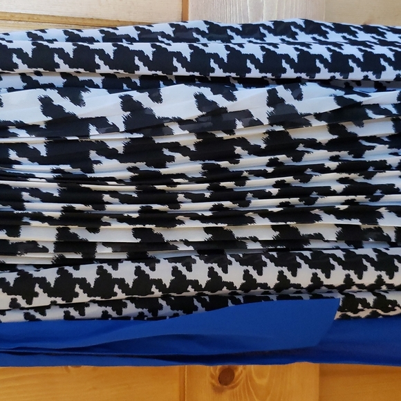 New Arts Fun BLOOM  de Jeune fille black and white with blue sash szgirls 10-12 - Picture 4 of 8